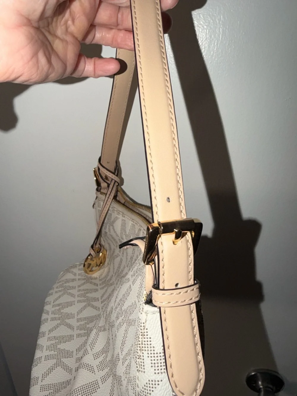 Michael Kors White and Beige MK Logo Shoulder Bag - Picture 2 of 4